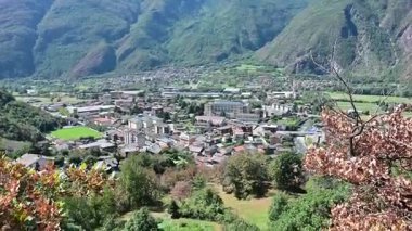 Verres Şatosu, İtalya 'nın Aosta Vadisi' nde bulunan heybetli bir ortaçağ kalesi.