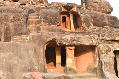 Rani Gumpha ya da kraliçenin Udayagiri ve Khandagiri Mağaraları Bhubaneswar, Odisha Hindistan 'daki mağarası. Rani gumpha, MÖ 2. yüzyılda Kral Kharavela tarafından yapılmış iki katlı bir kaya kesimi mağaradır..
