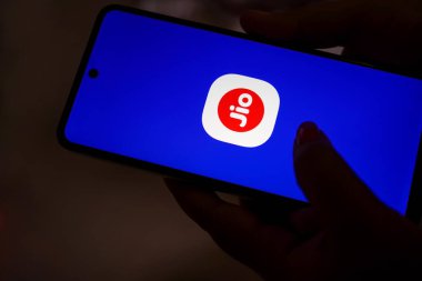 Jhargram, Batı Bengal, Hindistan - 16 Mayıs 2025: Mobil ekranda jio uygulama simgem. Cep telefonu servis sağlayıcısı telefon uygulamasında. Jio logosuna odaklan.