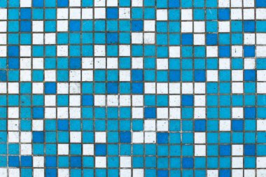 Mozaiğin küçük kare taşlı mavi renkleriyle harmonik arkaplanı. Yüksek kalite fotoğraf