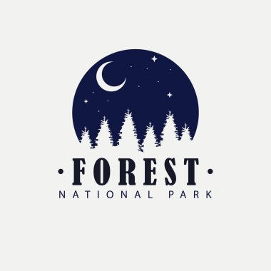 Orman ulusal park vektör logosu tasarımı. Çam ağaçları ve gece gökyüzü logosu. Macera logo şablonu.