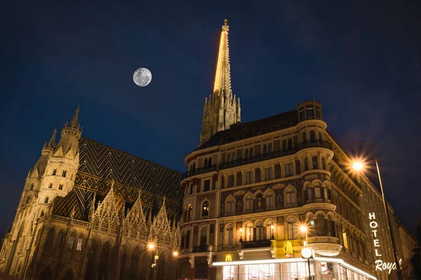 Wien Österreich Juni 2022 Nightscape Wien Stephen Cathedral Langzeitbelichtungsfotografie Wolkendecke — Stockfoto
