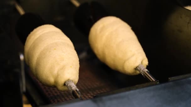 National Czech Trdelnik Sweet Delicacy Prepared Street Fresh Baked Trdelnik — Αρχείο Βίντεο