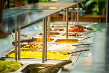 Restoranda Asya yemekleri, birden fazla yemek ve salata. Hint büfesi restoranını sevdiğin kadar ye. Uygun bir fiyata lezzetli yiyecekler alabilirsin. Kopyalama alanı.