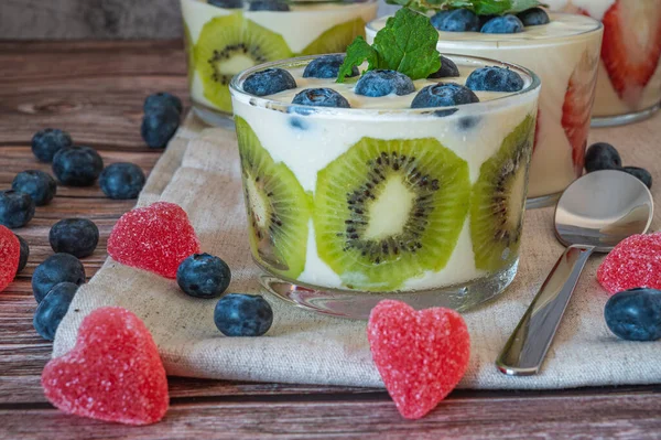 Pequeno Almoço Caseiro Saudável Copo Com Frutas Frescas Kiwi Morango — Fotografia de Stock