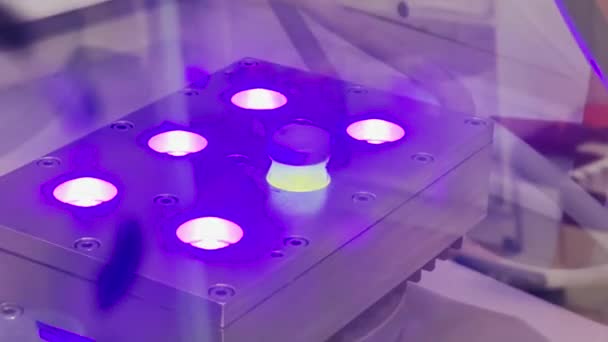 Réaction Photochimique Scientifique Moderne Sous Lumière Faire Avancer Réaction Chimique — Video