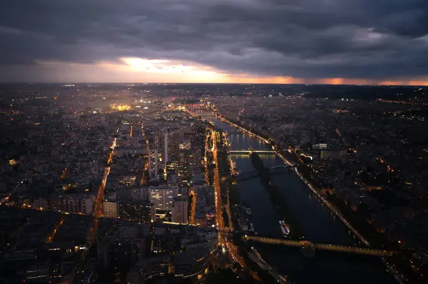 Hoge Resolutie Panorama Van Parijs Skyline Van Eiffeltoren Tijdens Regenachtige — Stockfoto