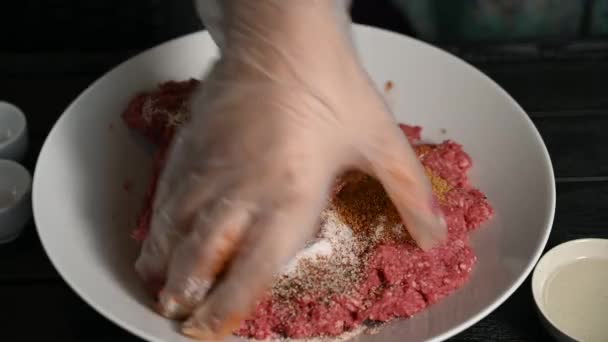 Hemlagad Tillagning Köttkebab Utsökt Nötkött Kebab Gjord Med Kryddor Kopieringsutrymme — Stockvideo