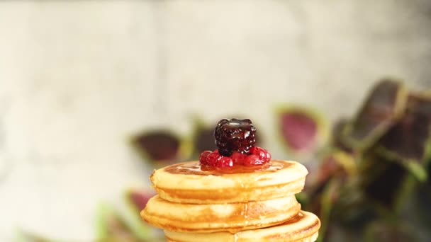 Closeup View Stack Pancakes Chocolate Honey Strawberry Blue Berry Top — Stock Video