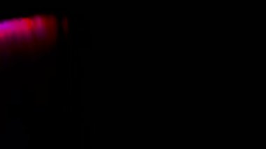 4K Soyut dijital parçacık dalgası ve ışık soyut arkaplan, animasyon siber veya teknoloji arka planı. Havai fişek festivali. Siyah arka planda izole edilmiş. Parlayan Parçacıklar.