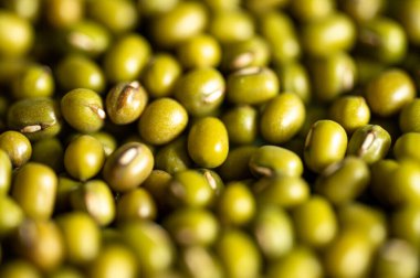 Yeşil Moong Dal organik yeşil Gram 'ın (Vigna radyatör) Macro yakın çekimi ya da tüm yeşil moong dalının.