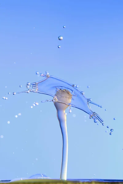 호기심 그림을 형성하는 물방울의 — 스톡 사진