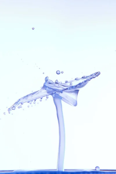 Colisão Gotas Água Formando Uma Figura Curiosa — Fotografia de Stock
