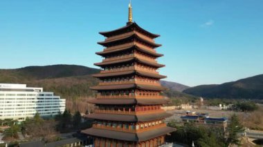 Güney Kore, Gyeongju 'da Budizm tapınağı kış manzarası. Yüksek kalite 4k görüntü