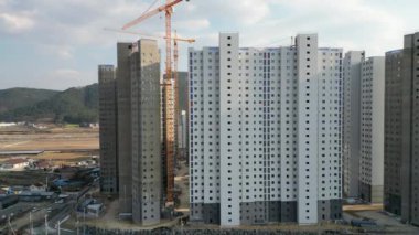 Güney Kore 'nin küçük bir şehrinde kışın apartman dairesi soygunu. Yüksek kalite 4k görüntü