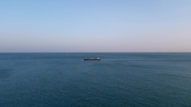 货轮横渡大洋 高质量的4K镜头 — 图库视频影像