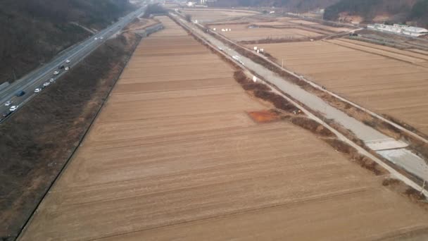 Ladang Padi Samping Hight Way Setelah Bercocok Tanam Musim Dingin — Stok Video