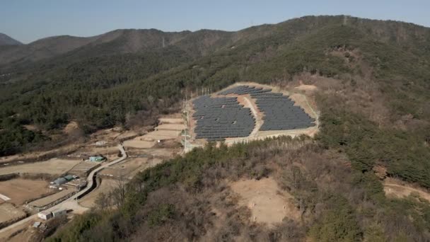 Solar Farm Enheter Miljö Som Producerar Förnybar Energi Antenn View — Stockvideo