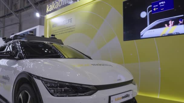 Korea Self Drive Taxi Robot Taxi Exhibition Show Busan High — Stock Video