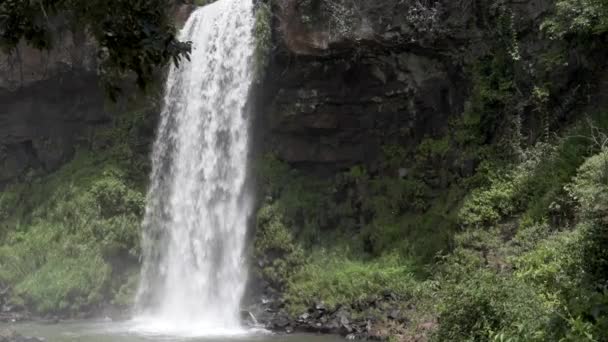Slow Motion Twin Valt Bij Iguazu Falls Argentina Side Hoge — Stockvideo