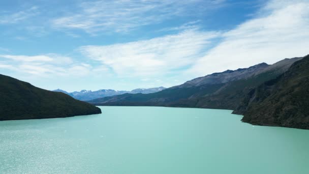 Flygfoto Blå Lagun Den Argentinska Sjön Chalten Patagonien Högkvalitativ Film — Stockvideo