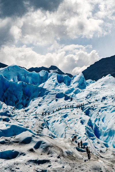 Mensen Lopen Top Van Perito Moreno Gletsjer Argentijns Patagonië Hoge — Stockfoto