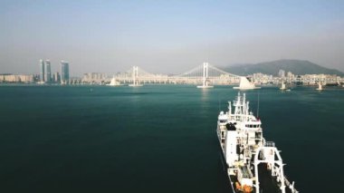 Güney Kore, Busan 'daki Gwangan Köprüsü' nün hava görüntüsü. Yüksek kalite 4k görüntü