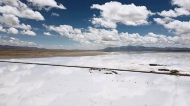 Arjantin 'in Jujuy bölgesindeki Salinas Grandes Salt Flats' ın hiperlapları. Yüksek kalite 4k görüntü