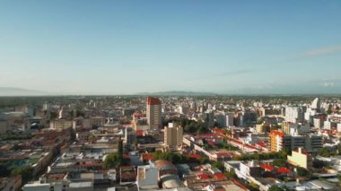 Salta şehir merkezinin hava manzarası, Salta Eyaleti Arjantin. Yüksek kalite 4k görüntü