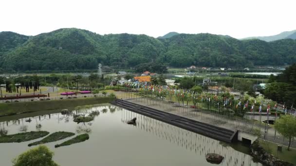 ムジュ コリアの国旗はすべて韓国のテコンドー公園である 高品質4K映像 — ストック動画