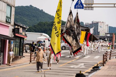 Jeonju, Kore - 19 Ağustos 2023 Güney Kore geleneksel Kore halk geçidi. Yüksek kalite fotoğraf