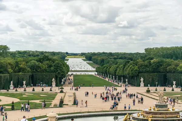 2023年8月5日巴黎凡尔赛城堡美丽的花园 高质量的照片 图库图片