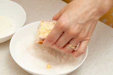 Rendelenmiş hindistan cevizi geleneksel Brezilya tatlısı BOLO GELADO olarak bilinir..