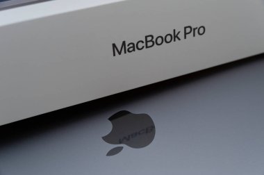 Fuji Şehri, Shizuoka-Ken, Japonya - 22 Ocak 2022: MacBook Pro m113 inç 2020.