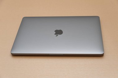 Fuji Şehri, Shizuoka-Ken, Japonya - 22 Ocak 2022: MacBook Pro m113 inç 2020.