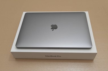 Fuji Şehri, Shizuoka-Ken, Japonya - 22 Ocak 2022: MacBook Pro m113 inç 2020.