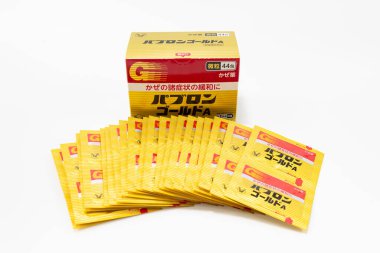Fuji Şehri, Shizuoka Bölgesi, Japonya - 13 Mart 2024: Pabron Gold A Cold Medicine 44 paket Taisho Eczacılık. Beyaz arkaplanda izole.
