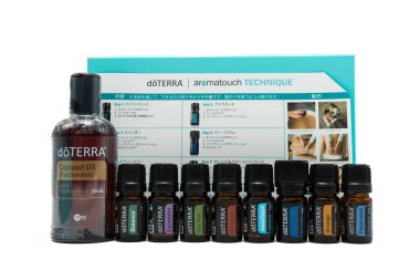 Fuji Şehri, Shizuoka-Ken, Japonya - 13 Ocak 2024: Beyaz arka planda günlük kullanım için DoTERRA Temel Petrolleri.