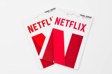 Fuji-shi, Shizuoka-ken, Japonya - 06 Ocak 2024: NETFLIX Japonya 'da 2000 ila 30,000 yen değerinde ön ödemeli kart satıldı. Beyaz arkaplanda izole.