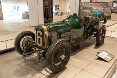 Oyama-cho, Sunto-gun, Shizuoka, Japonya - 27 Mart 2023: Sunbeam Grand Prix, Model Yıl 1922, Country U.K. Son derece zarif şekilli Grand Prix arabası Fuji Motor Sporları Müzesi 'nde sergileniyor..