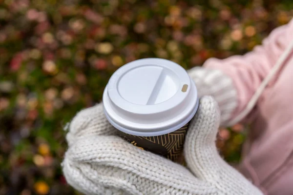 Close Photo Woman Hands Mittens Holding Paper Cup Coffee — Stock Photo, Image