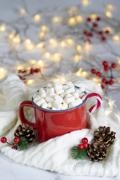 Red Cup Hot Chocolate Marshmallows Christmas Decorations Lights White Marble — Stock Photo, Image