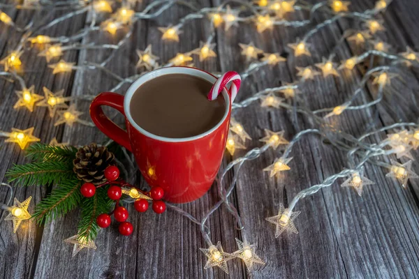 Warme Warme Warme Warme Kerstdrank Een Donker Houten Tafeltje — Stockfoto
