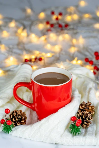 Een Rode Kop Warme Chocolademelk Een Warm Gezellig Kerstdrankje Een — Stockfoto
