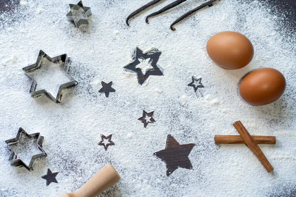 Flour Covered Table Some Ingredients Making Christmas Biscuits — Stock Photo, Image