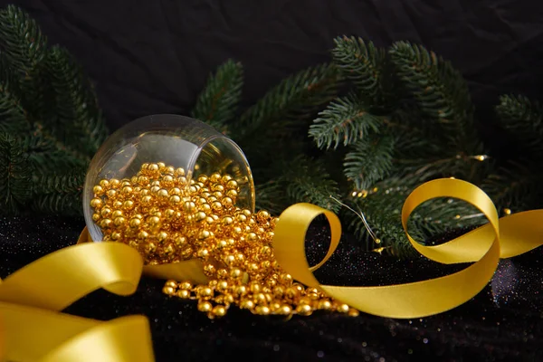 Χρυσά Χριστουγεννιάτικα Στολίδια Σύνθεση Για Νέο Έτος — Φωτογραφία Αρχείου