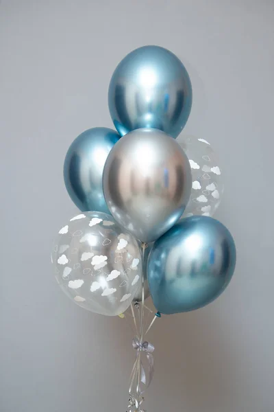 Balões Azuis Prata Fundo Cinza — Fotografia de Stock