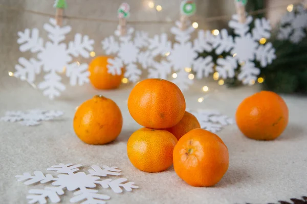 Tangerines Paper Snowflakes Wooden Background — Stock Photo, Image