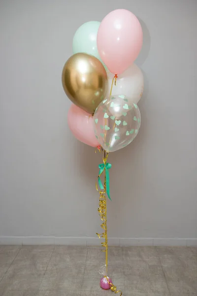 Balões Hortelã Rosa Para Uma Menina Fundo Branco — Fotografia de Stock