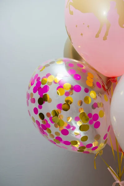 Balon Gorące Powietrze Różowym Konfetti — Zdjęcie stockowe